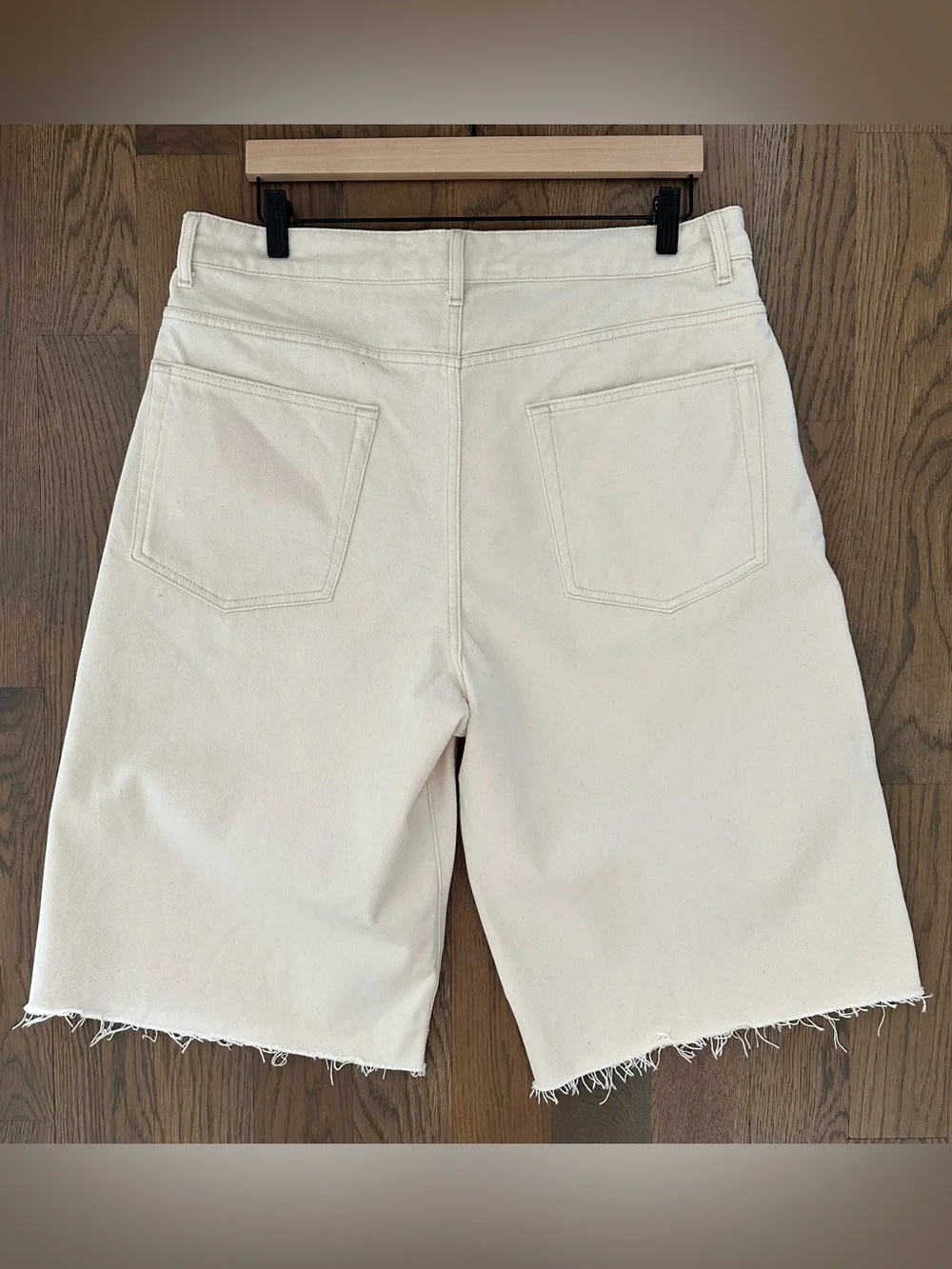 Róhe Shorts Baggy Fit Raw Hem Denim Bermuda Shorts Ecru Cream FR 42 / US 10